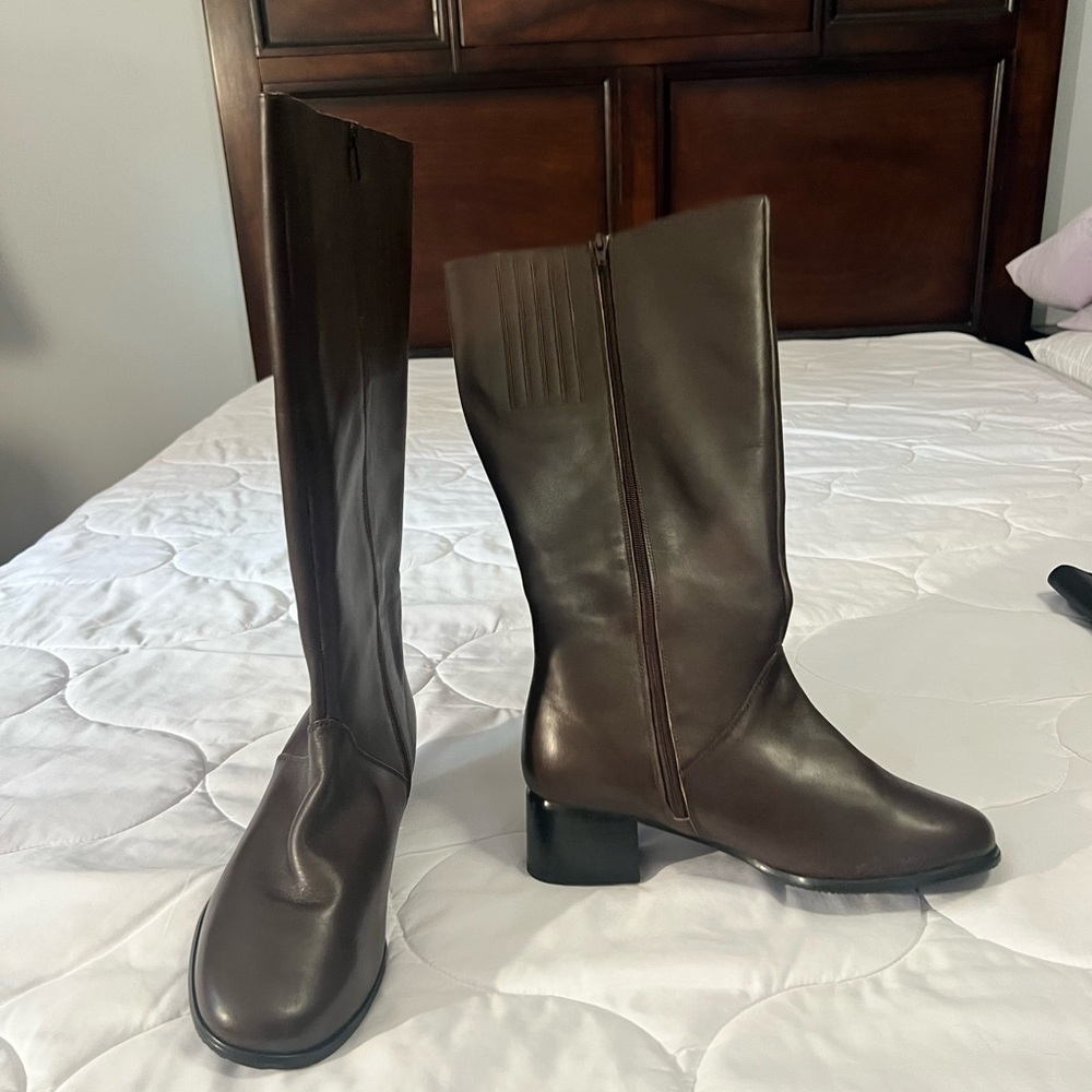 Elegant Dark Brown Heeled Boots